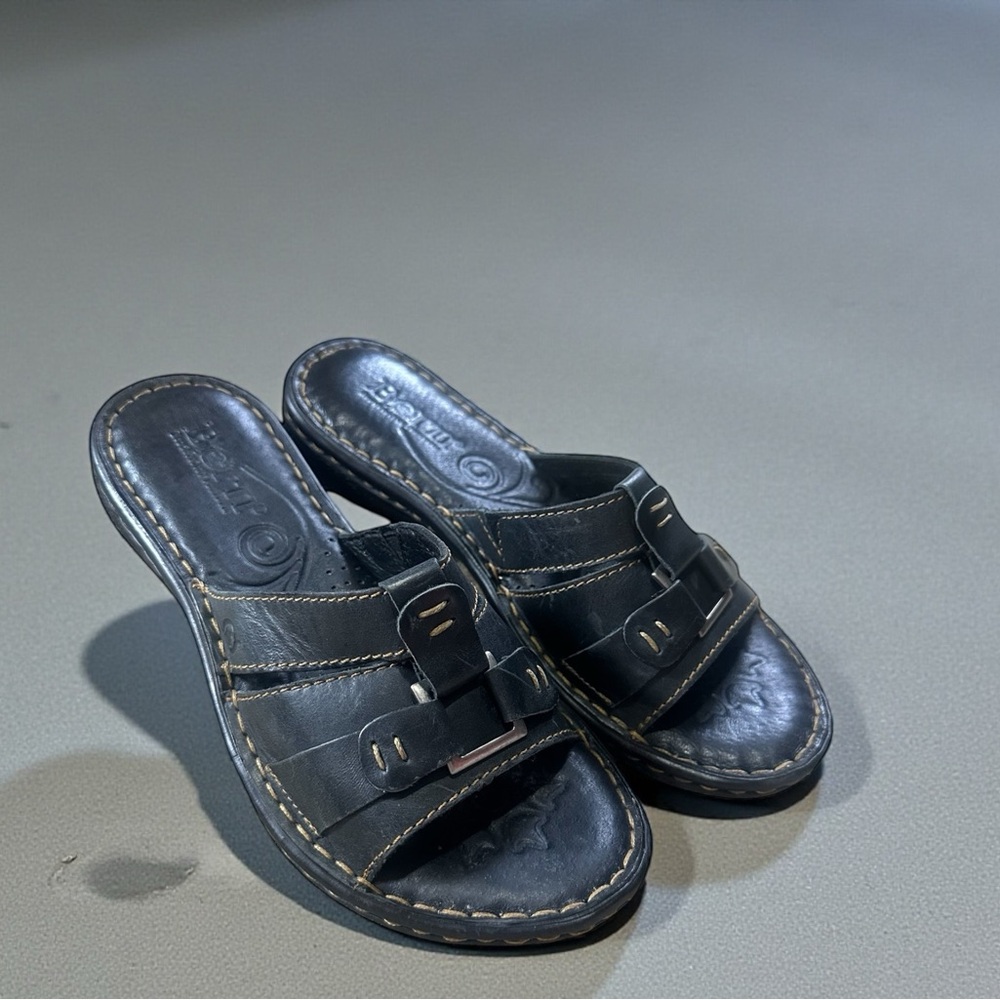 Born Caite Black Leather Buckle Slip-on Sandals 
Size 38 = US Size 7